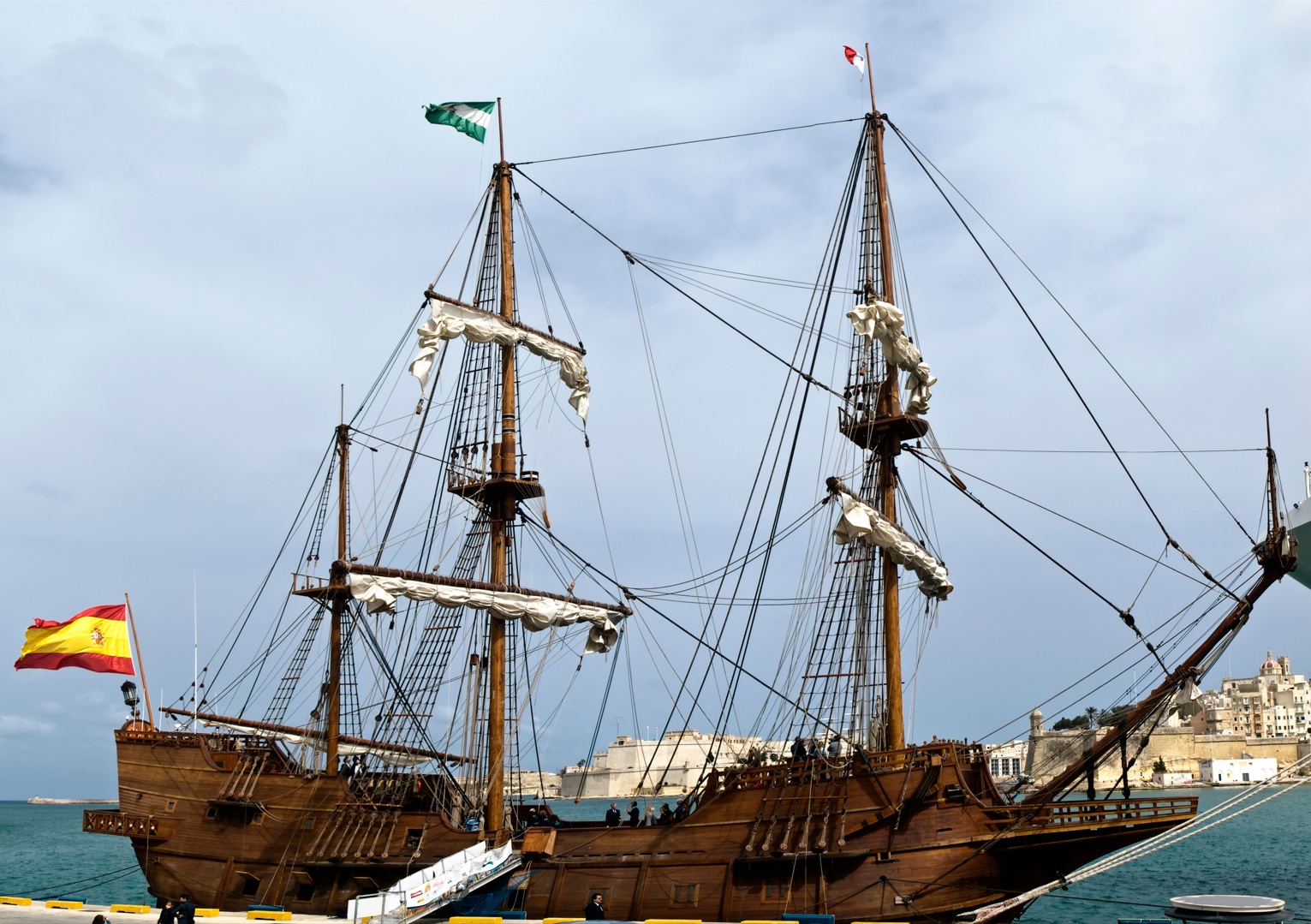 Rochefort : un célèbre galion espagnol présent au port !